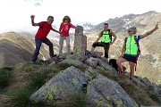 01 In vetta al Monte MIncucco (2001 m) con vista in Valletto e Ponteranica